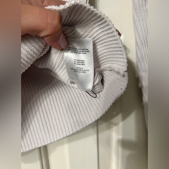 Aritzia Babaton Sculpt Knit Sweetheart Long sleeve Size XXS - Picture 9 of 10